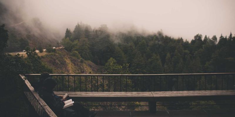 从穿搭分享到空间叙事：沉浸式体验店如何构建品牌世界观