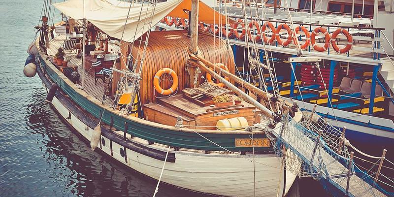 复古风回潮：掌握平台穿搭法则，将90年代服饰完美融入现代搭配