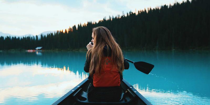 服饰穿搭新潮流：解密二手奢侈品交易中的信任博弈与身份认同